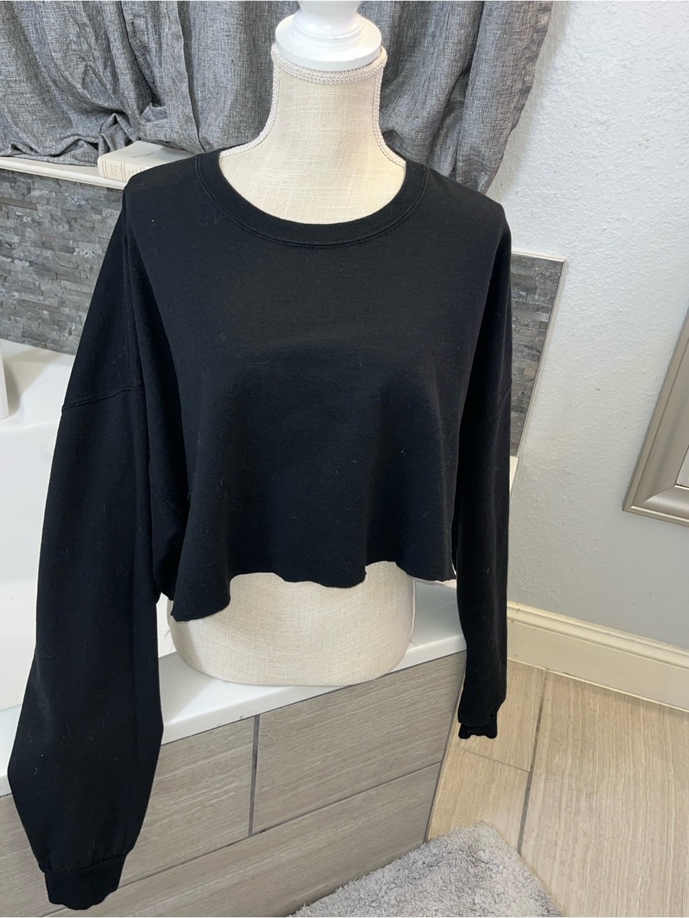 Athletic Works Black Cropped Crewneck Sweatshirt